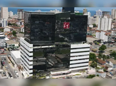 Fachada do condomínio Solar de Brasília, local onde o ex-presidente Jair Bolsonaro cumpre medidas restritivas e prisão domiciliar