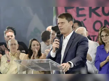 Bia Kicis anuncia Michelle Bolsonaro como pré-candidata ao Senado