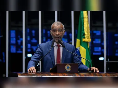 Presidente Luiz Inácio Lula da Silva e o Senador Flávio Bonsonaro no primeiro dia de campanha