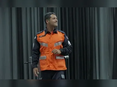Celulares, três armas de fogo e cerca de R$ 34 mil em espécie foram apreendidos pela Polícia Federal durante a operação