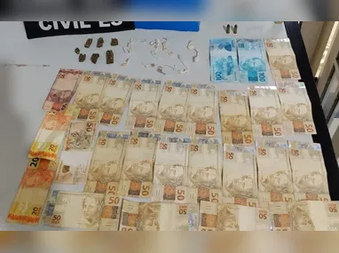 Durante o ataque, foram utilizadas uma submetralhadora e outra arma de fogo que ainda não foi localizada pela polícia