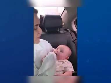 Imagem ilustrativa da imagem VÍDEO | Bebê de 3 meses "canta" louvor com a mãe e viraliza no ES
