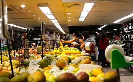 Imagem ilustrativa da imagem Empresários do setor de supermercados divididos sobre reabertura aos domingos no ES