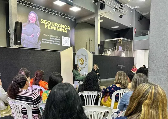 Imagem ilustrativa da imagem Agosto Lilás: palestras em igrejas ampliam debate sobre violência doméstica