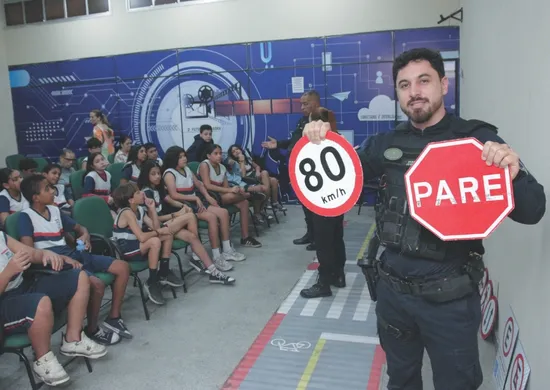 Imagem ilustrativa da imagem “Anjos da guarda” dão lição de respeito e convivência em Vila Velha