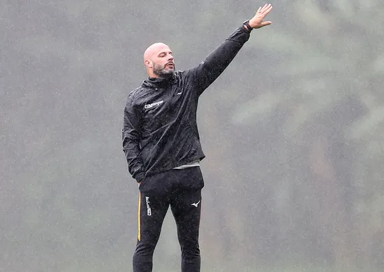 Imagem ilustrativa da imagem Botafogo demite Franclim Carvalho após surra e queda de rendimento