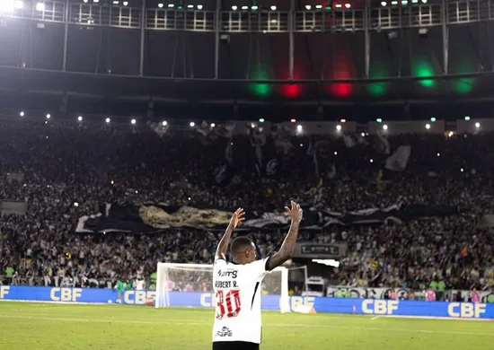 Imagem ilustrativa da imagem Brenner marca duas vezes e Vasco volta a eliminar o Fluminense na Copa do Brasil