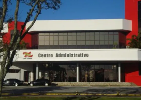 Imagem ilustrativa da imagem Concurso em SC oferece 50 vagas e salário inicial de R$ 25 mil
