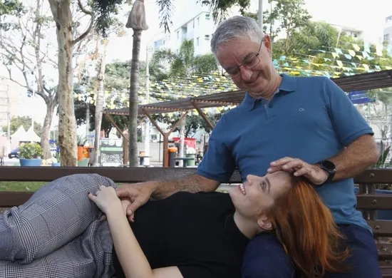 Imagem ilustrativa da imagem Dia dos Pais: amor à vida guia relação de pai e filha