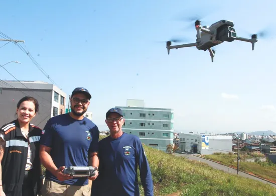 Imagem ilustrativa da imagem Drones vão flagrar “sujões”, invasões e obras irregulares em Cariacica