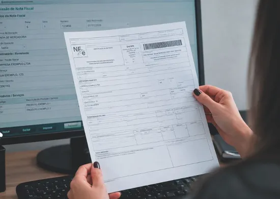 Imagem ilustrativa da imagem Empresas têm de adaptar notas fiscais às novas regras
