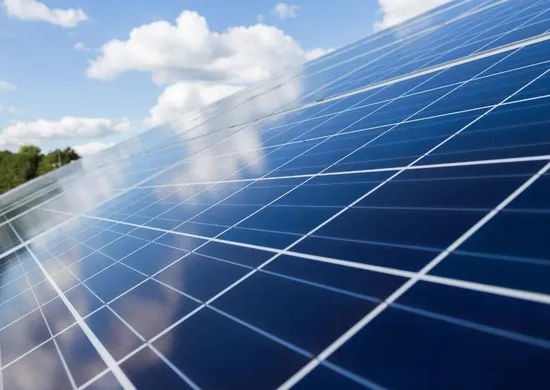 Imagem ilustrativa da imagem Empresas terão processo simplificado para isenção de ICMS sobre energia solar no ES