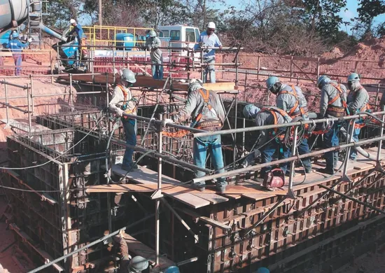 Imagem ilustrativa da imagem Falta de mão de obra supera juros como maior desafio da construção