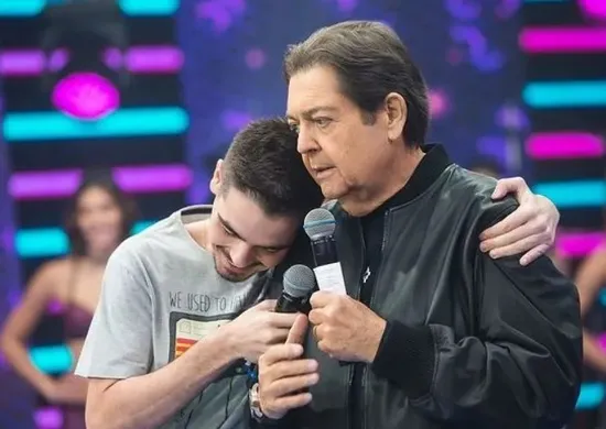 Imagem ilustrativa da imagem Faustão homenageia o filho, João Silva, na TV: 'Faz o estilo dele'