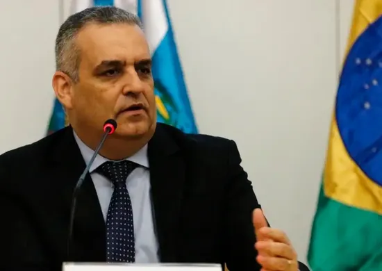 Imagem ilustrativa da imagem Flávio Bolsonaro anuncia Alfredo Gaspar como vice na disputa à Presidência