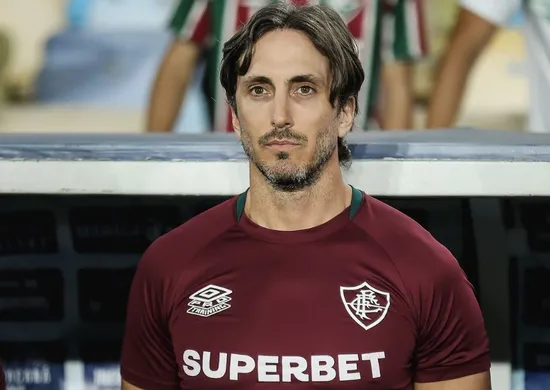 Imagem ilustrativa da imagem Fluminense anuncia demissão do técnico Luis Zubeldía