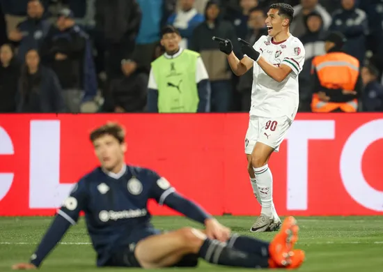 Imagem ilustrativa da imagem Fluminense supera expulsão e polêmica, elimina Rivadavia nos pênaltis e avança