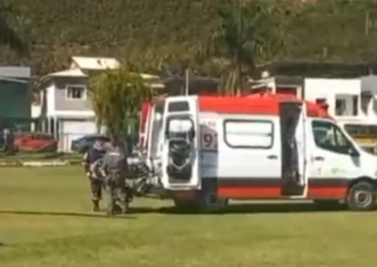 Imagem ilustrativa da imagem Funcionária de supermercado é socorrida por helicóptero após prender mão em moedor