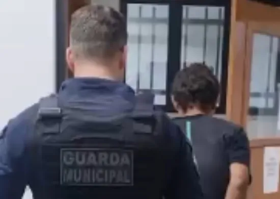 Imagem ilustrativa da imagem Homem de 51 anos é preso após agredir e ameaçar mãe em Vitória