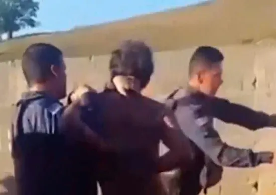 Imagem ilustrativa da imagem Homem é preso por agredir e ameaçar a mãe no Sul do Estado