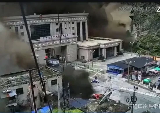 Imagem ilustrativa da imagem Inundações provocam 19 mortes no Nepal; pelo menos 384 turistas estão desaparecidos