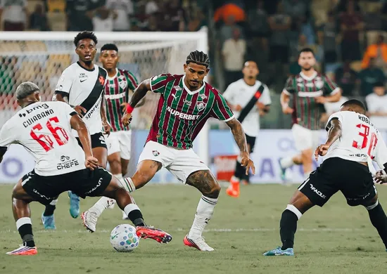 Imagem ilustrativa da imagem John Kennedy rompe ligamento do joelho e só volta ao Fluminense em 2027