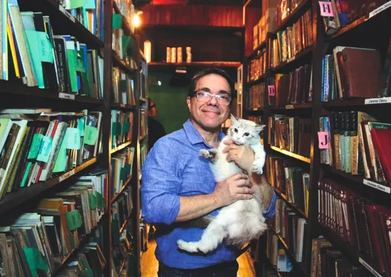 Imagem ilustrativa da imagem “Livraria misteriosa” no centro de Vitória reabre com mais de 40 mil livros