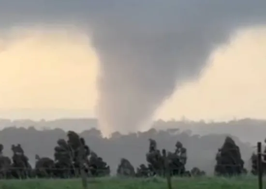 Imagem ilustrativa da imagem Moradores registram tornado em área rural do Paraná