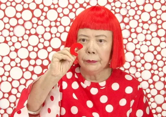 Imagem ilustrativa da imagem Morre Yaoyoi Kusama, artista japonesa rainha das bolinhas, aos 97 anos
