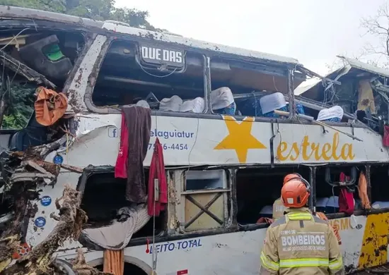 Imagem ilustrativa da imagem Ônibus envolvido em acidente com 10 mortos não podia fazer transporte interestadual