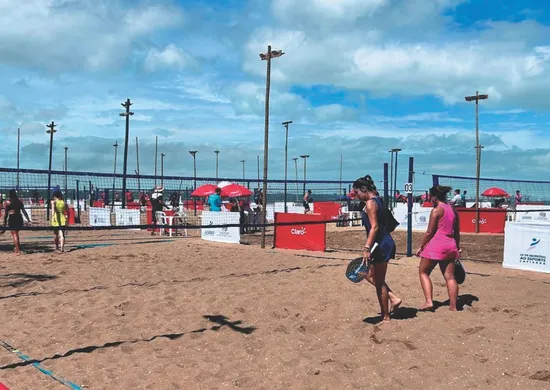 Imagem ilustrativa da imagem Vitória volta à rota mundial do beach tennis em setembro