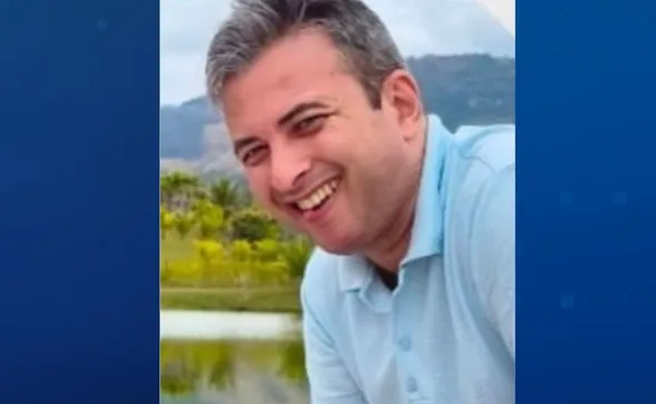 Imagem ilustrativa da imagem Advogado morre após carro invadir contramão e atingir moto na Serra