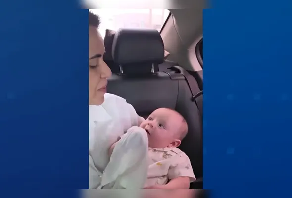 Imagem ilustrativa da imagem VÍDEO | Bebê de 3 meses "canta" louvor com a mãe e viraliza no ES