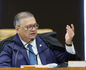 Imagem ilustrativa da imagem Dino manda PF investigar relação de Vorcaro com cemitérios em SP
