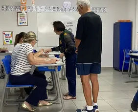 Imagem ilustrativa da imagem Portões abertos: eleitores têm até 17h para votar