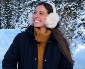 Imagem ilustrativa da imagem Quem é atriz brasileira presa pelo ICE há mais de um mês nos EUA