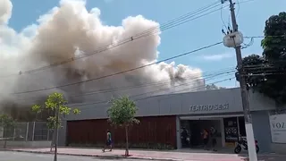 Imagem ilustrativa da imagem Após incêndio, Sesi suspende as aulas e retorna terça-feira