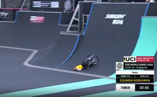 Imagem ilustrativa da imagem VÍDEO: Brasileira sofre acidente e desmaia em etapa da Copa do Mundo de BMX