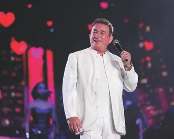Imagem ilustrativa da imagem Amado Batista celebra 50 anos de carreira com show no ES
