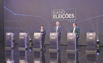 Imagem ilustrativa da imagem Band confirma debate com Lula e manterá púlpito de Flávio Bolsonaro vazio