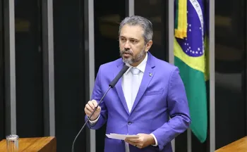 Imagem ilustrativa da imagem Ceará reelege Elmano governador no primeiro turno