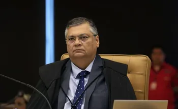 Imagem ilustrativa da imagem Dino cobra explicação sobre elo entre Master e instituto de Mendonça