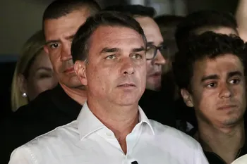 Imagem ilustrativa da imagem Flávio Bolsonaro enfrentará inquéritos criminais sem foro especial a partir de 2027