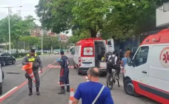 Imagem ilustrativa da imagem Jovem é atropelada por moto na calçada da Beira-Mar, em Vitória