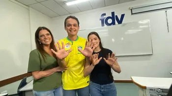 Imagem ilustrativa da imagem Pazolini vota na Faculdade de Direito de Vitória