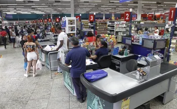 Imagem ilustrativa da imagem Supermercados querem voltar a abrir aos domingos, diz Acaps