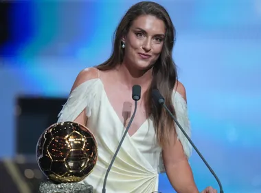 Imagem ilustrativa da imagem Alexia Putellas vence a Bola de Ouro pela terceira vez; Lorena é top 30
