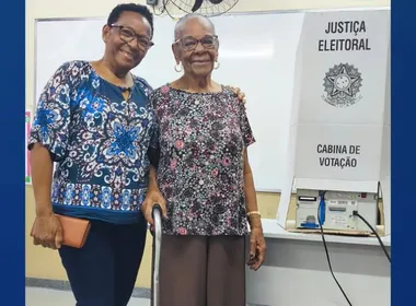 Imagem ilustrativa da imagem Aos 99 anos, eleitora vai às urnas acompanhada da filha em Vila Velha
