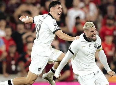 Imagem ilustrativa da imagem Athletico e Atlético-MG empatam em partida maluca com dois gols no fim