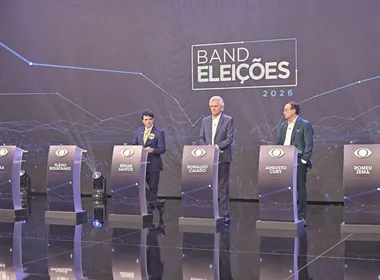 Imagem ilustrativa da imagem Band confirma debate com Lula e manterá púlpito de Flávio Bolsonaro vazio